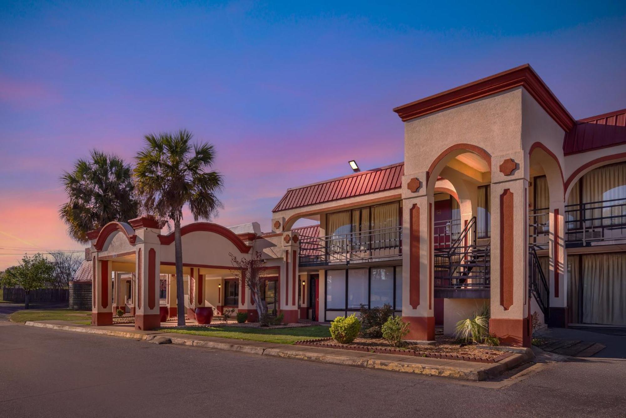 Red Roof Inn Montgomery - Midtown Exterior photo