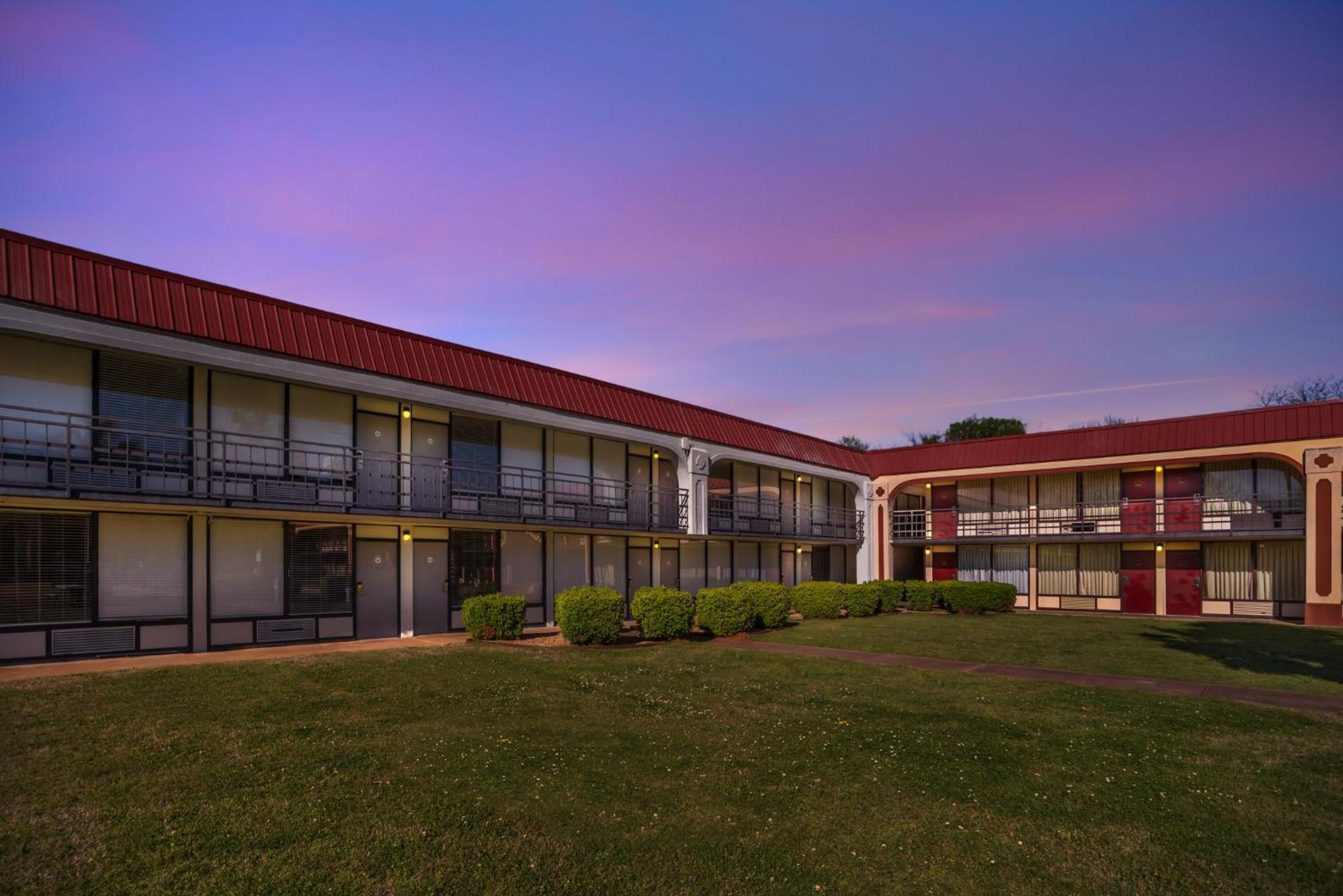 Red Roof Inn Montgomery - Midtown Exterior photo